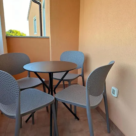 Apartman Lorenzo * Ližnjan
